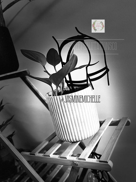 Sexy Little Trellis Lady