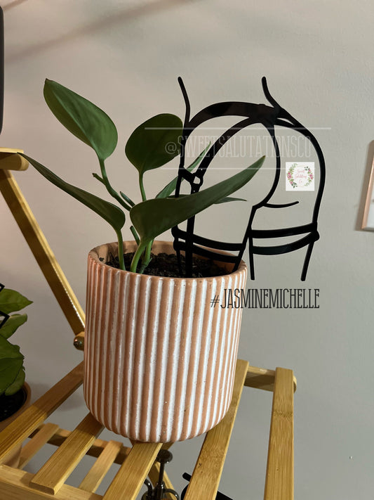 Sexy Little Trellis Lady